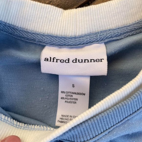 Alfred Dunner baby blue embroidered sweater SOFT AND CUTE! VINTAGE - Picture 2 of 3